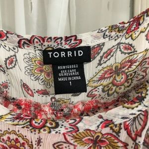 Super cute top! Coral in color